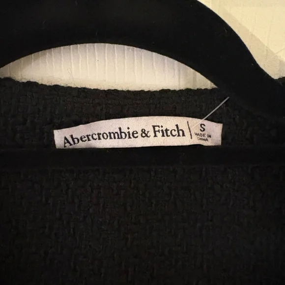 Abercrombie & Fitch Black Textured Sleeveless Vest - Picture 2 of 3